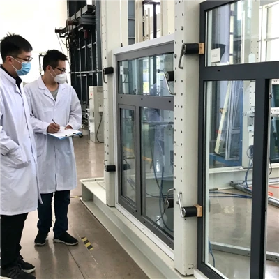 Inspekce stavební záclonové stěny